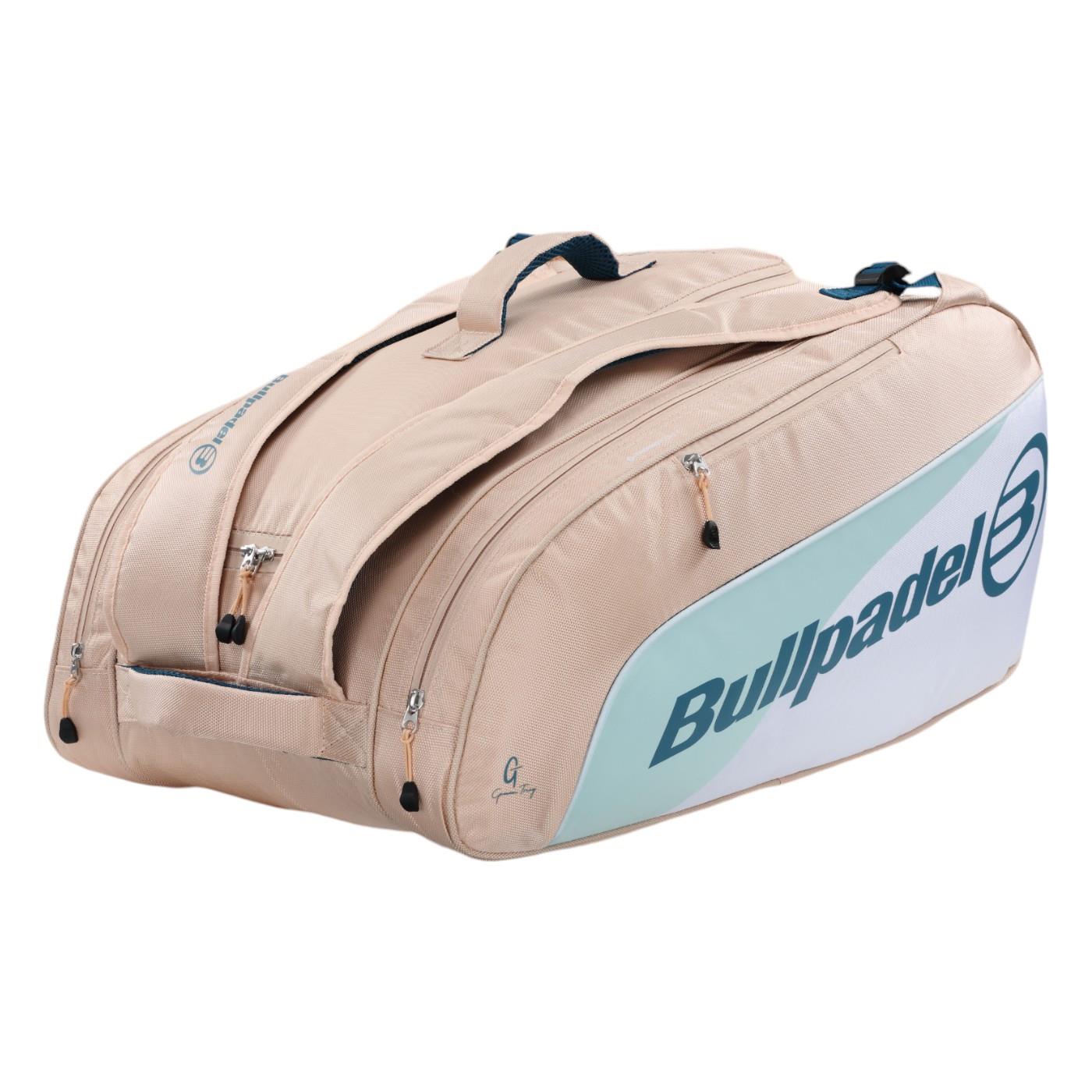 The Bullpadel Elite 25 Padel Racket Bag in pink features the "Bullpadel" logo, is ideal for players like Gemma Triay, and includes thermo-lined compartments and two adjustable shoulder straps for comfort.