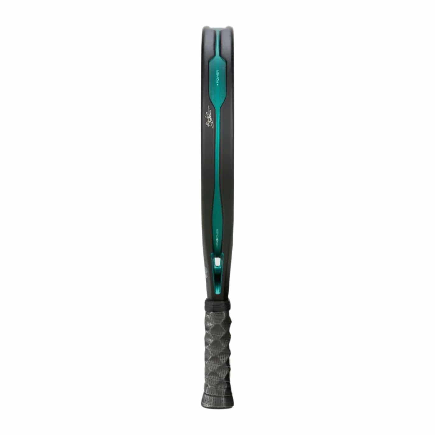 The side view of the Bullpadel Hack 04 Hybrid 2025 Padel Racket, designed in a sleek black and green color scheme, highlights its slim, aerodynamic frame. This racket features Total Channel technology and includes a gray handle with a textured grip. Its elegance is accentuated against the crisp white background.