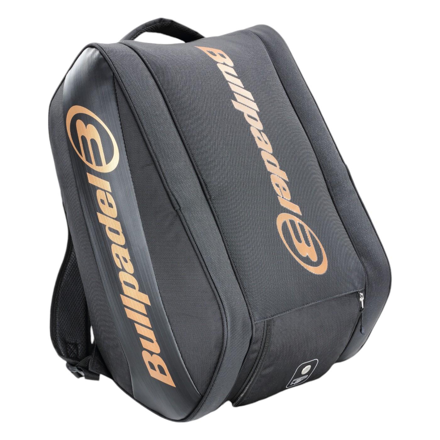 The Bullpadel Vertex 25 Padel Racket Bag in black boasts a gold logo, ventilated compartment for freshness, large central section, adjustable shoulder straps, and a front zip pocket—ideal for technical racket storage or casual use.