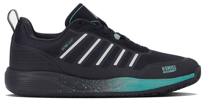 K-Swiss Ultra Court Men’s Padel Shoes in Carbon, Baltic, and Glacier Gray feature a sleek black upper with teal (Baltic) accents, white stripes, and a speckled teal midsole. These lightweight shoes offer a low-top design, breathable mesh upper, and convenient heel pull tab.
