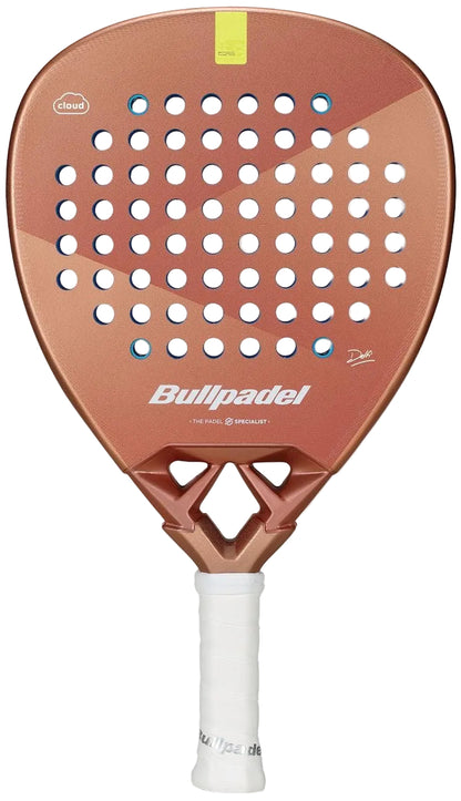 The Bullpadel Vertex 05 W Cloud 2026 padel racket features a brown face with circular perforations, a white grip, and Bullpadel logos. This comfortable racket is shown against a plain light background.