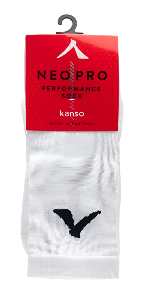 The Kanso Neo Pro Performance Crew Padel Socks, in white and featuring a small black logo, provide optimal cushioning and ventilation. They're packaged with a red and white cardboard tag displaying branding info and "Made in Portugal.