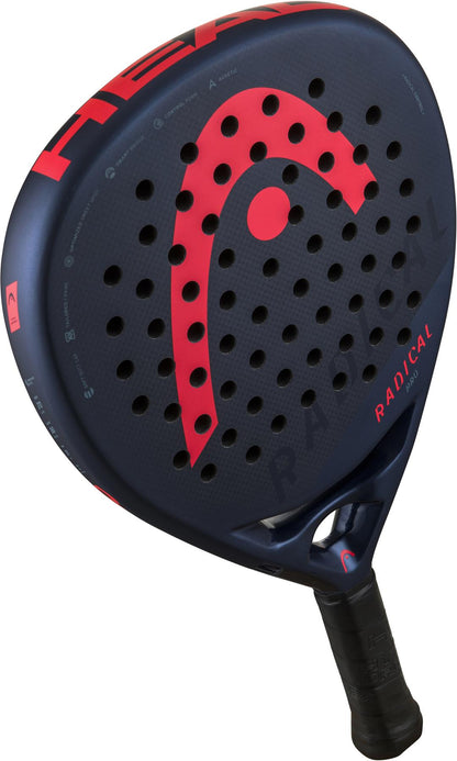 The HEAD Radical Pro 2024 Padel Racket offers a captivating navy design. It showcases a 3K carbon hitting surface with the prominent HEAD logo centrally placed, featuring a perforated face for improved playability. The grip-covered handle provides comfort, all complemented by cutting-edge Auxetic technology.