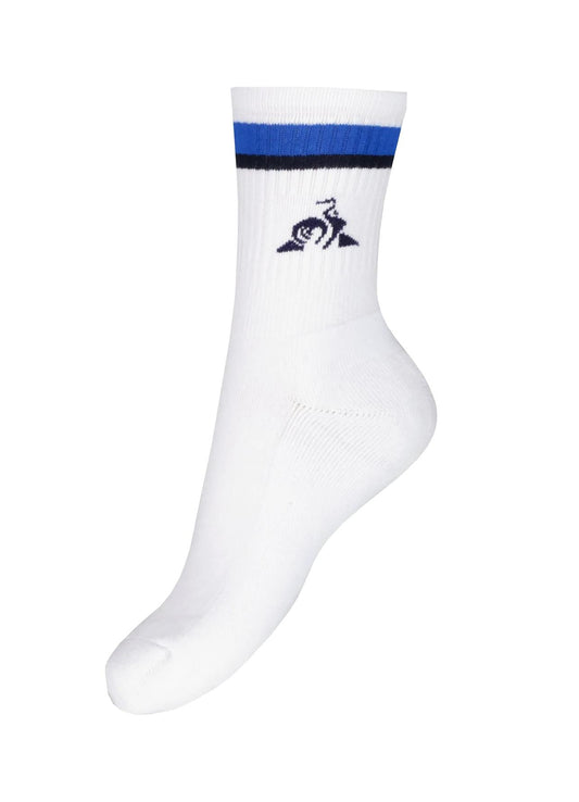 Step up your athletic game with the Le Coq Sportif Sports Socks in Lapis Blue. These white socks feature dark blue and light blue stripes near the top and a small cyclist on a mountain logo, offering breathable comfort and stylish ease for peak performance.