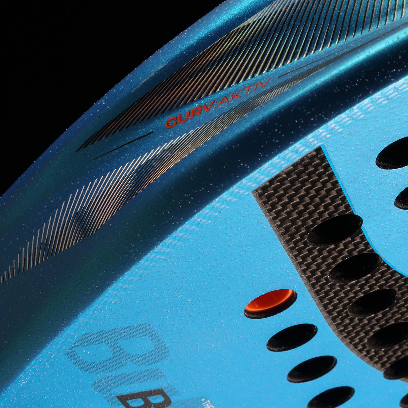 Close-up of the Bullpadel Vertex 05 W 2026 Padel Racket in black and blue, featuring a textured surface, orange details, and “CURV AKTIV” printed in red near the top edge.